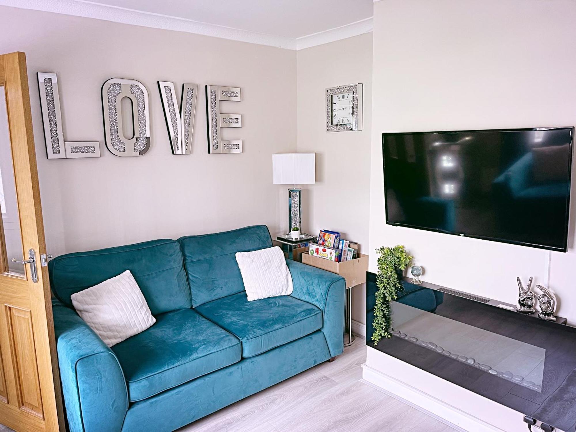 Entire 3-Bedroom Home In Oldham - Guest House Ngoại thất bức ảnh