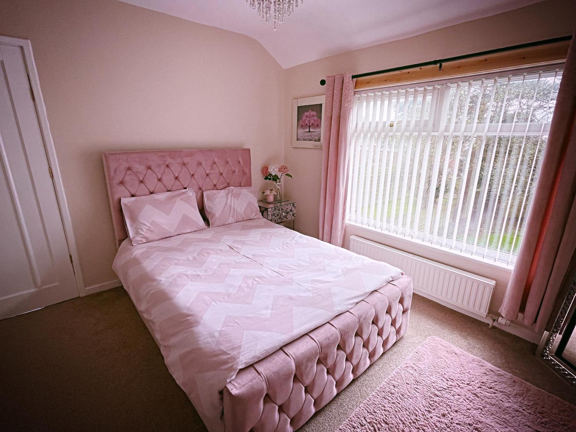 Entire 3-Bedroom Home In Oldham - Guest House Ngoại thất bức ảnh