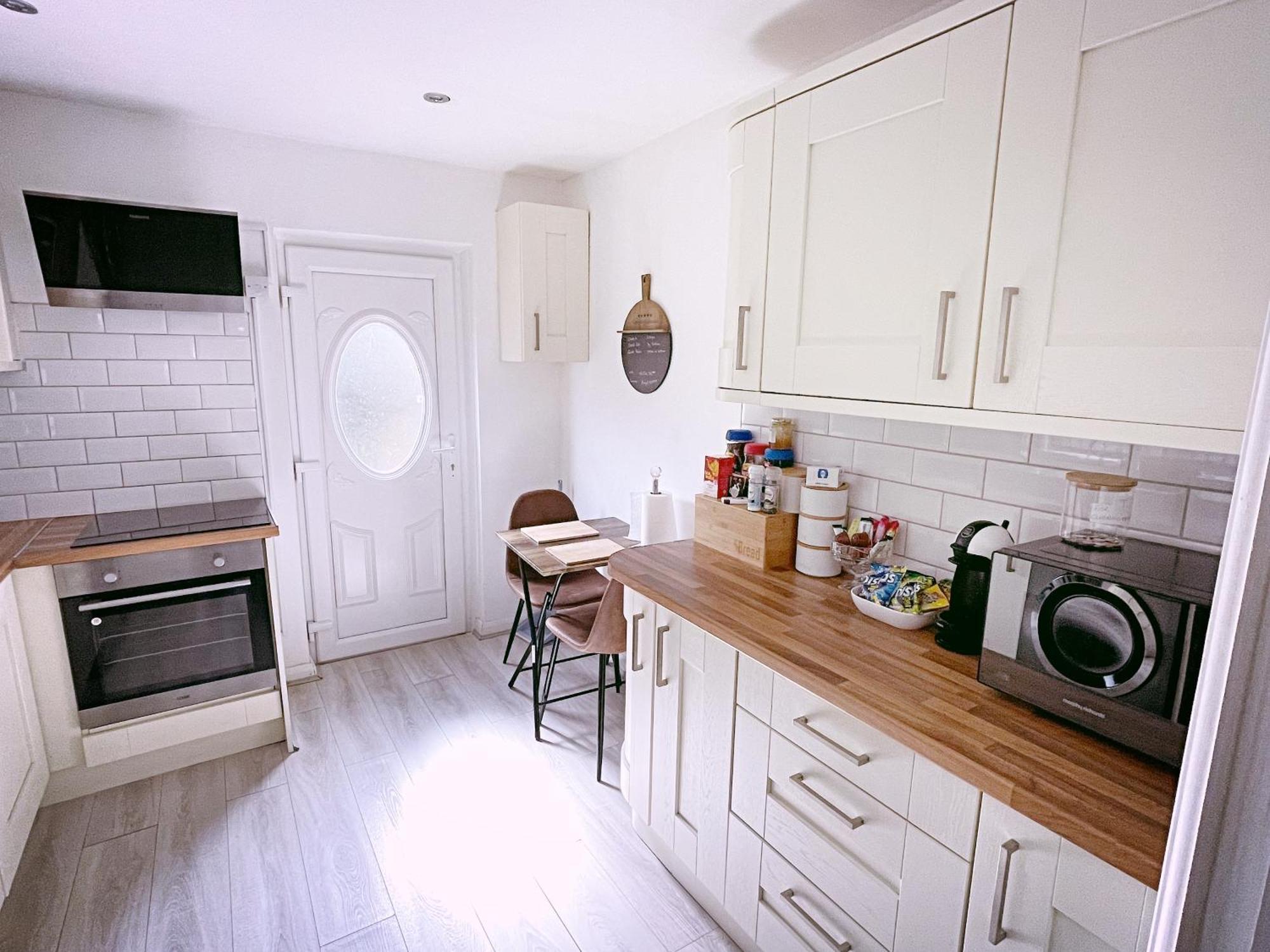 Entire 3-Bedroom Home In Oldham - Guest House Ngoại thất bức ảnh